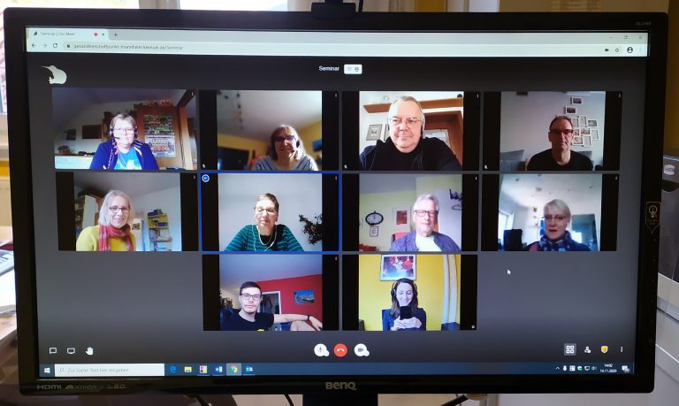 Bild einer Videokonferenz, auf dem 10 Personen zu sehen sind